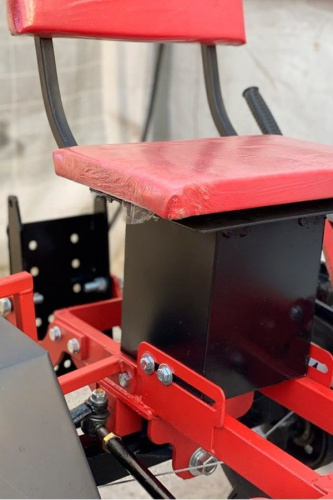 Сидение оператора с регулировкой положения