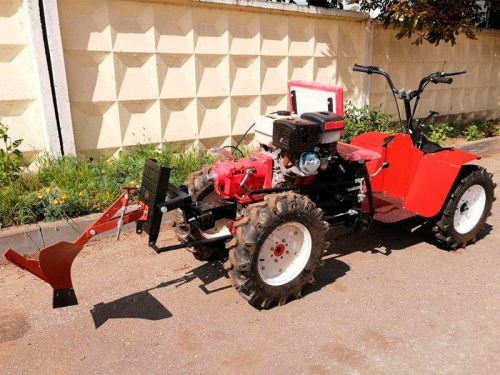 Минитрактор на базе мотоблока с подъемным механизмом для навесного оборудованияФС